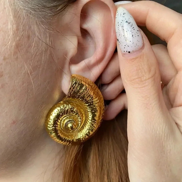 Zara Golden Seashell Earrings - Picture 4 of 17